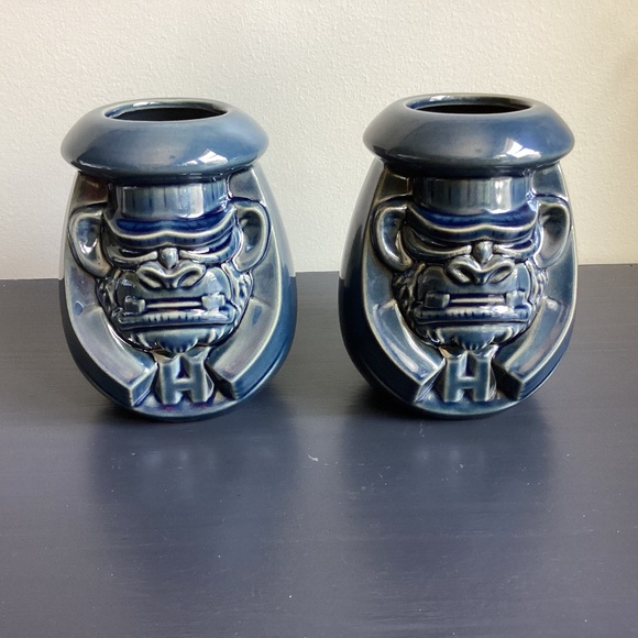 Set of 2 Houlihans Angry Monkey Coconut Mugs Excellent Condition - Picture 1 of 5